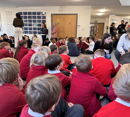 primary school students sitting on floor of art gallery