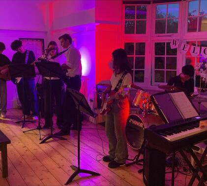 Onno Jam Wing Night Band Performance