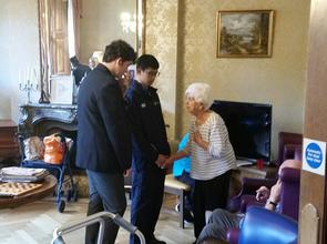 Upper Fifth students visiting the residents of Winscombe Hall