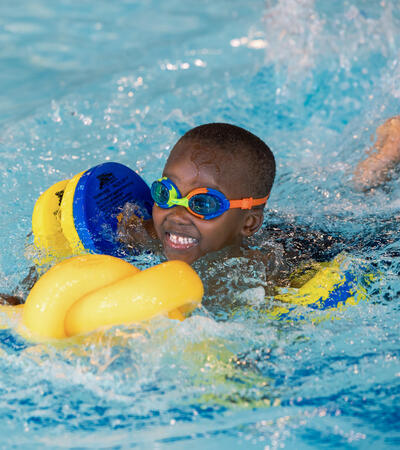 Sidcot Pre-School pupil swimming